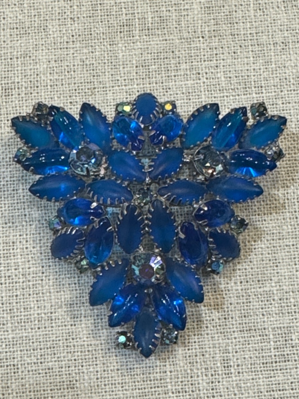 Vintage Juliana D&E Prong Set Cobalt Blue/Blue AB Rhinestone Flower Brooch Pin